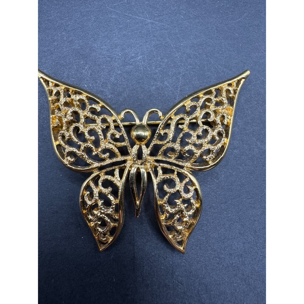 Vintage Jewelry TRIFARI Golden Tone Filigree Butterfly Pin Brooch 57.6MM